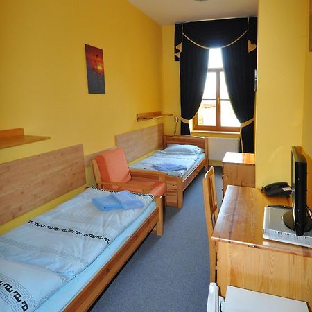 Hotel U Radnice Лоуни Номер фото