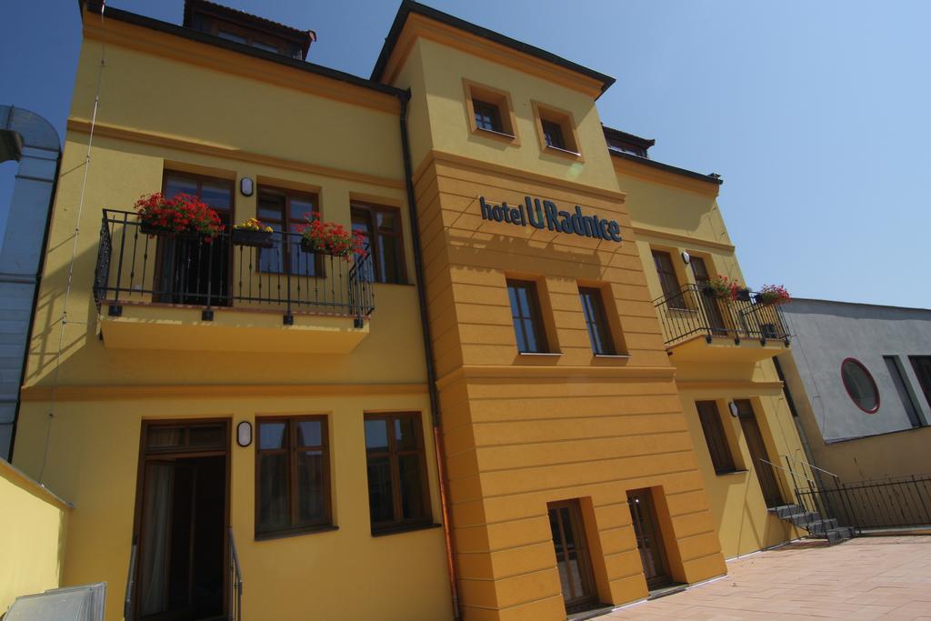 Hotel U Radnice Лоуни Экстерьер фото