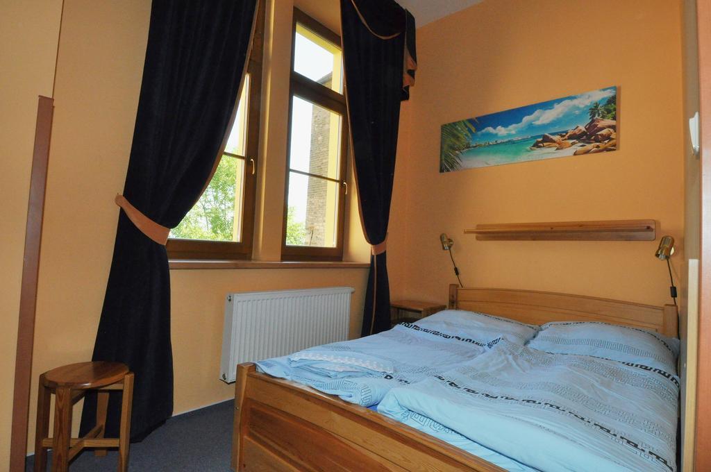 Hotel U Radnice Лоуни Экстерьер фото