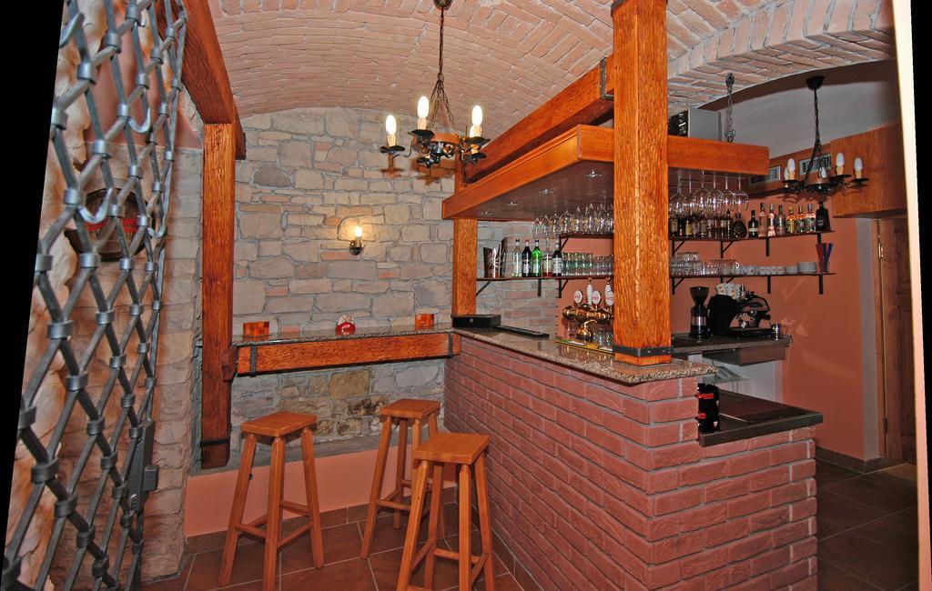 Hotel U Radnice Лоуни Экстерьер фото