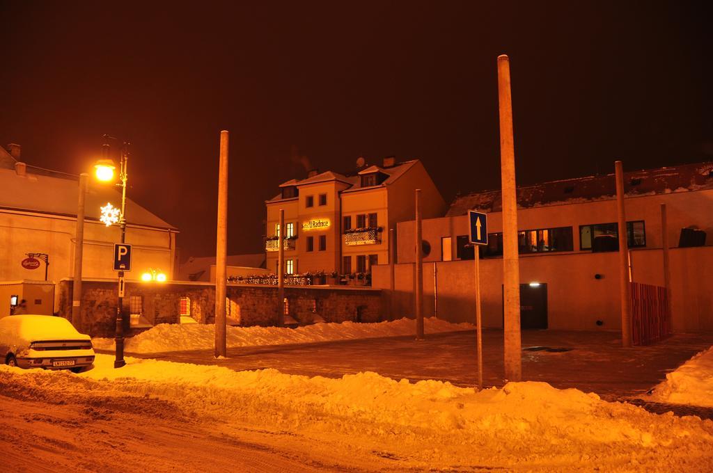 Hotel U Radnice Лоуни Экстерьер фото