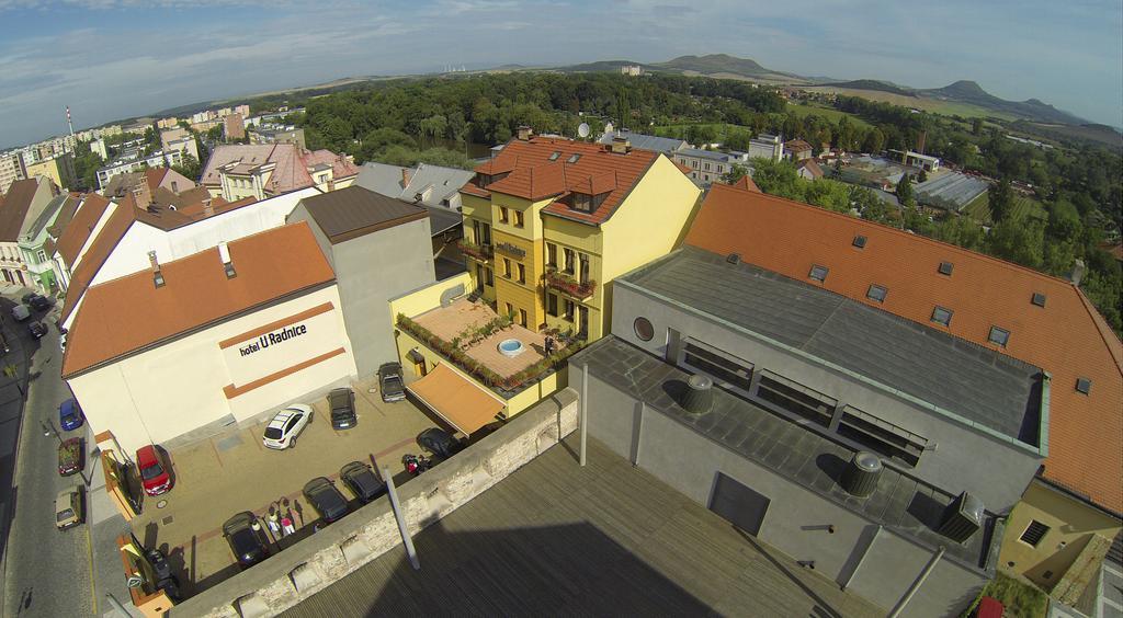 Hotel U Radnice Лоуни Экстерьер фото