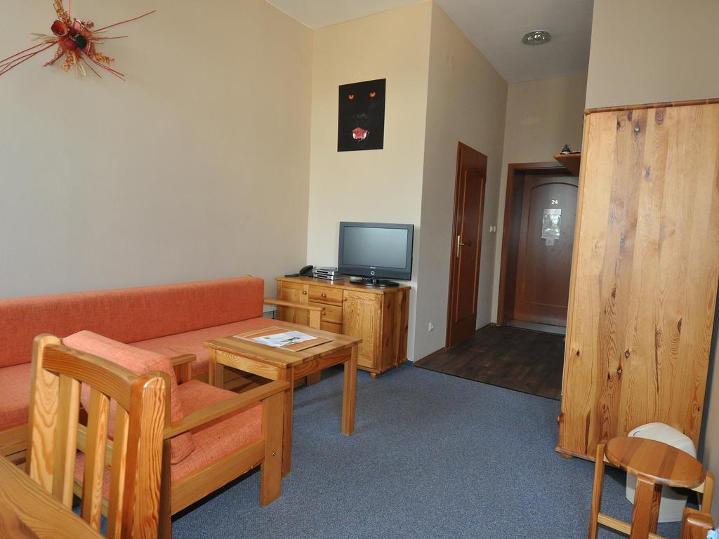 Hotel U Radnice Лоуни Экстерьер фото