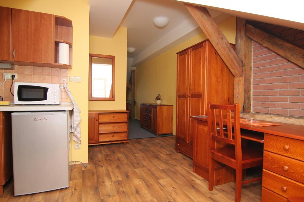 Hotel U Radnice Лоуни Номер фото