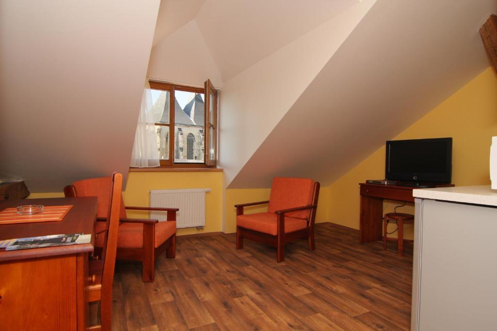 Hotel U Radnice Лоуни Номер фото