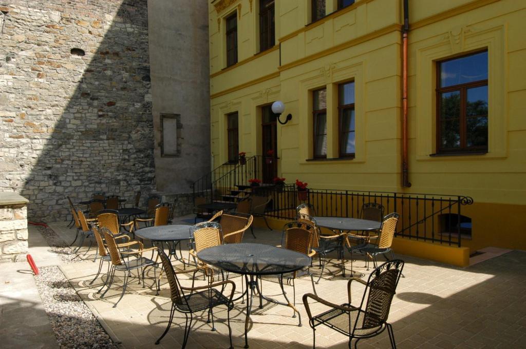 Hotel U Radnice Лоуни Экстерьер фото