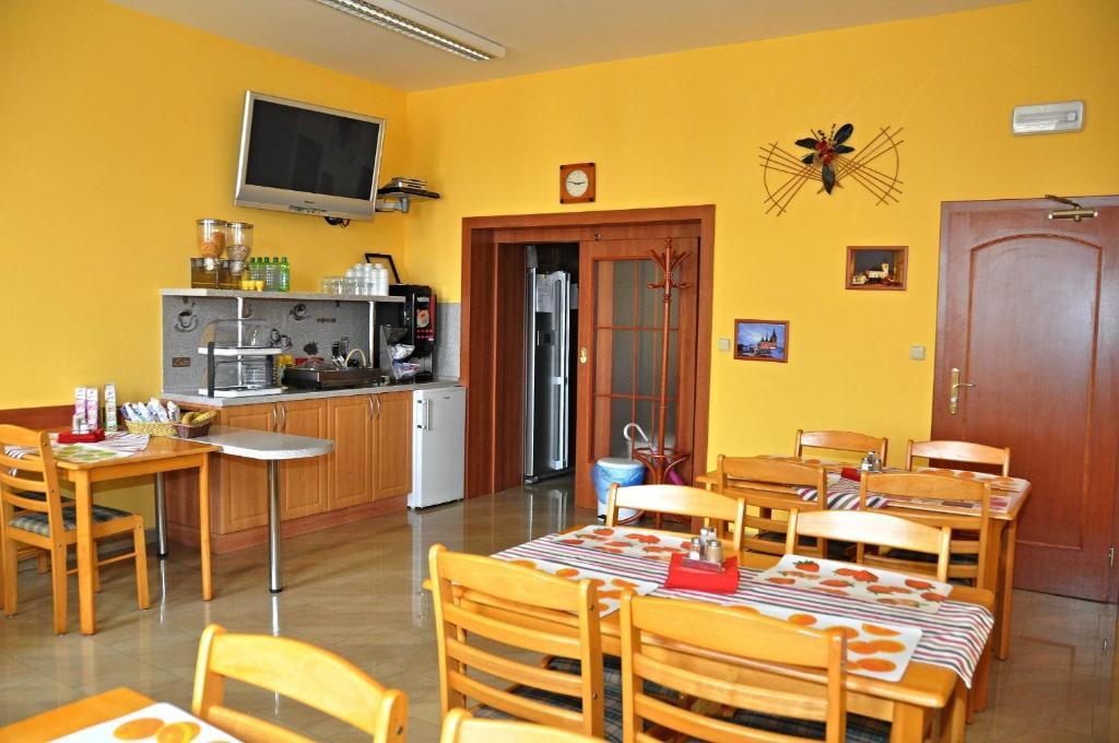 Hotel U Radnice Лоуни Экстерьер фото
